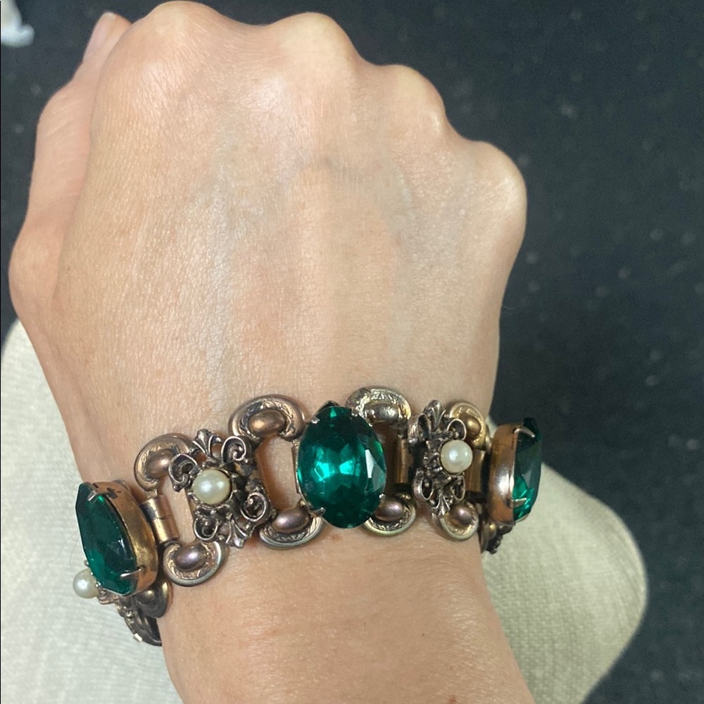 Art Deco Style 40s/50s Green and Gold Bracelet
